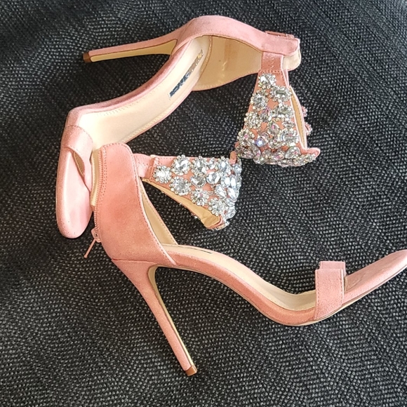 Shoes - Picture 3 of 4